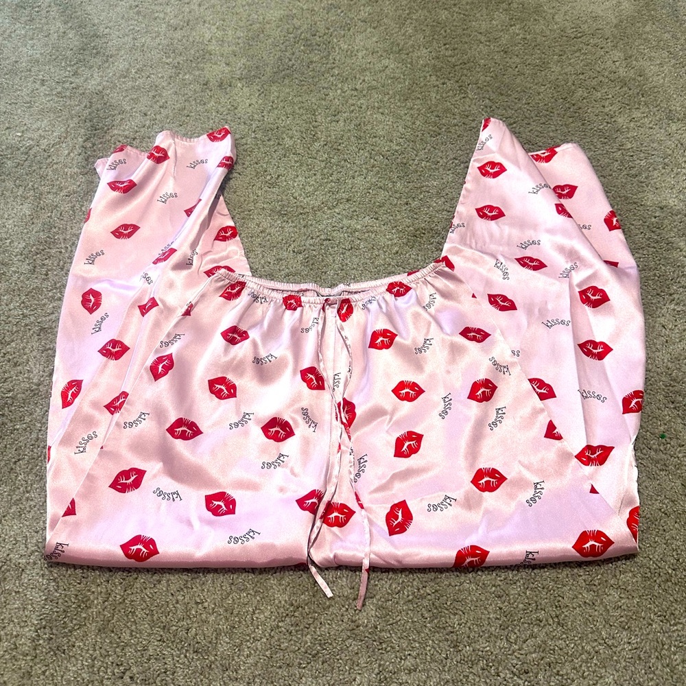 Gorgeous kiss silk pajama pants